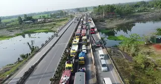 ঈদযাত্রা: রোদ-গরম আর ধুলাবালিকে সঙ্গী করে বাড়ি ফিরছেন উত্তরাঞ্চলের লাখো মানুষ
